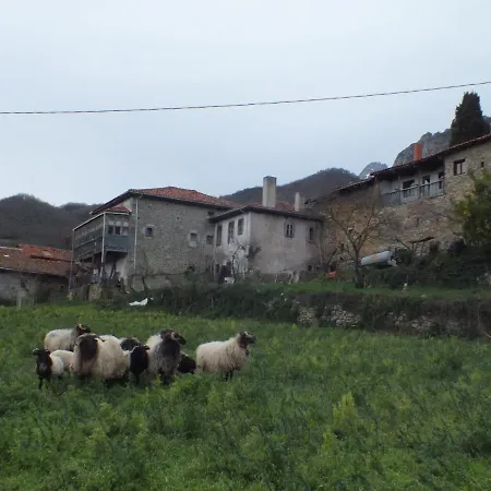 Casa Rural El Enebral En Potes Picos De Euopa Colio Extérieur photo